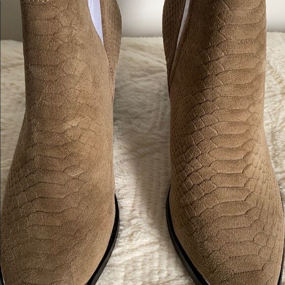 JEFFREY CAMPBELL CROMWELL   - Picture 4 of 5